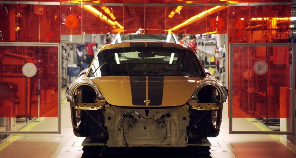 Ξεχωριστές πινελιές για τις Porsche 911 Turbo S (vid)