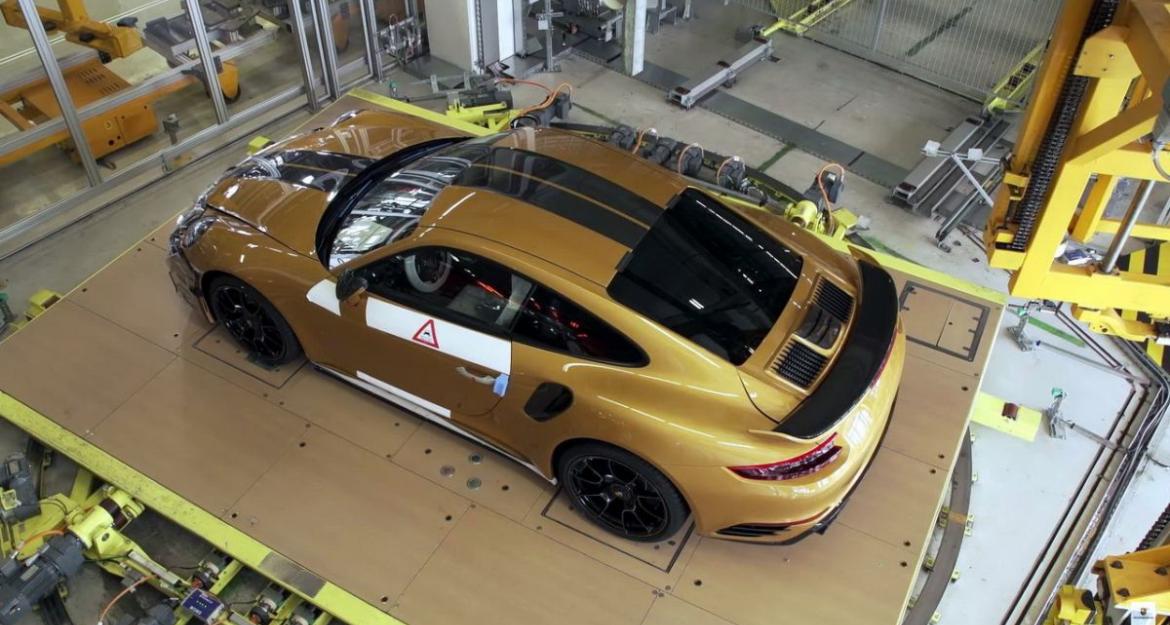 Ξεχωριστές πινελιές για τις Porsche 911 Turbo S (vid)