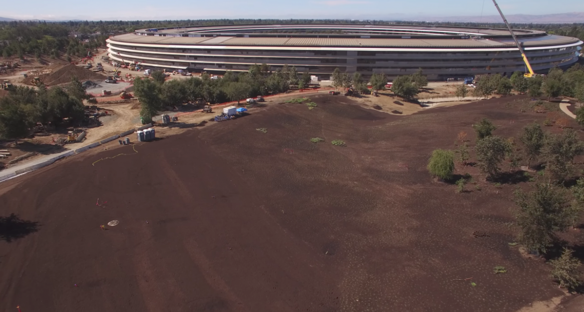 Σχεδόν έτοιμο το νέο «διαστημικό» campus της Apple (pics & vid)