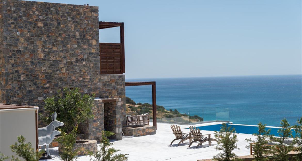 Γεμίζει εντυπωσιακές βίλες η Κρήτη (pics)