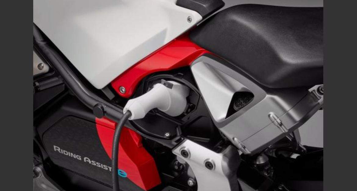 Η ηλεκτρική μηχανή της Honda που δεν πέφτει (pics, vid)