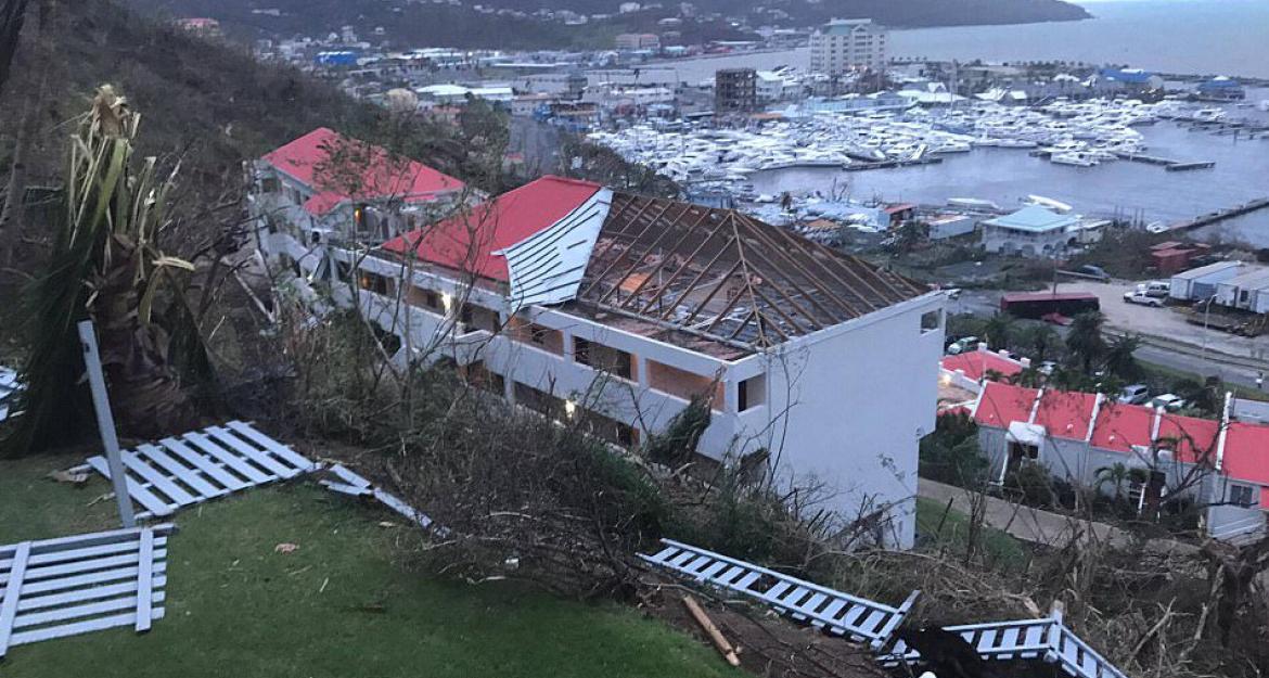 14 νεκροί από το πέρασμα του τυφώνα «Ίρμα» (pics & vids)
