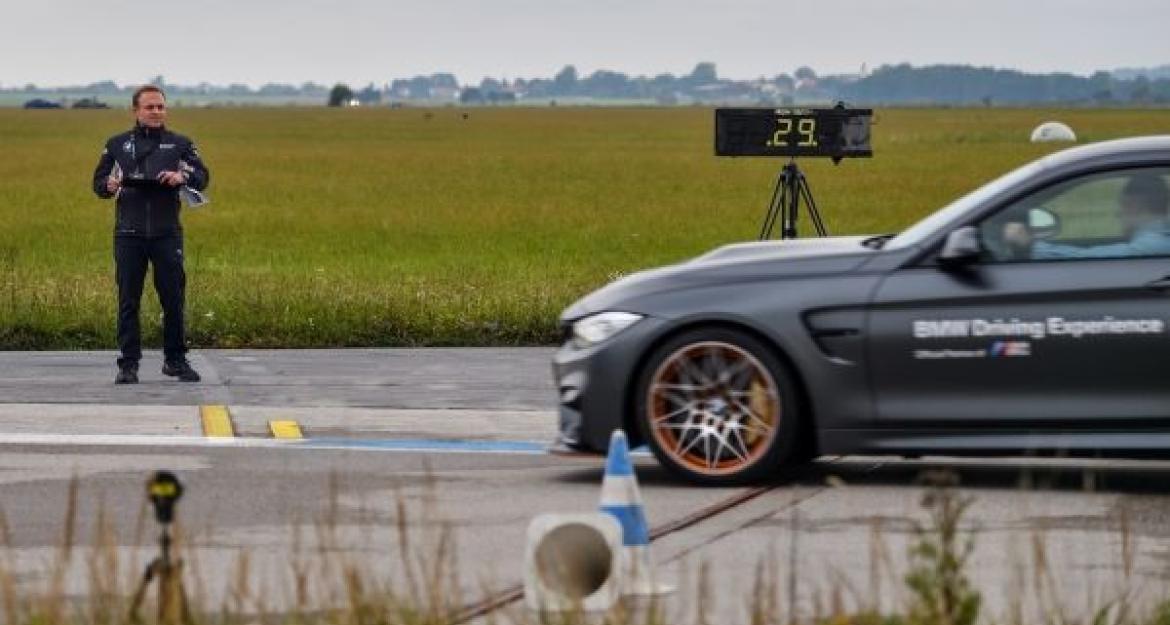 BMW: 40 χρόνια διδάσκει οδήγηση (vid)