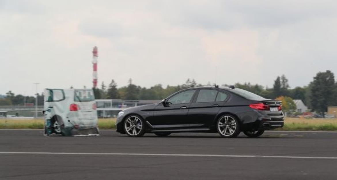 BMW: 40 χρόνια διδάσκει οδήγηση (vid)