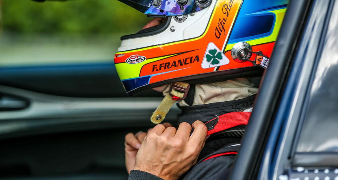 Alfa Romeo Stelvio Quadrifoglio: Το ταχύτερο SUV (vid)