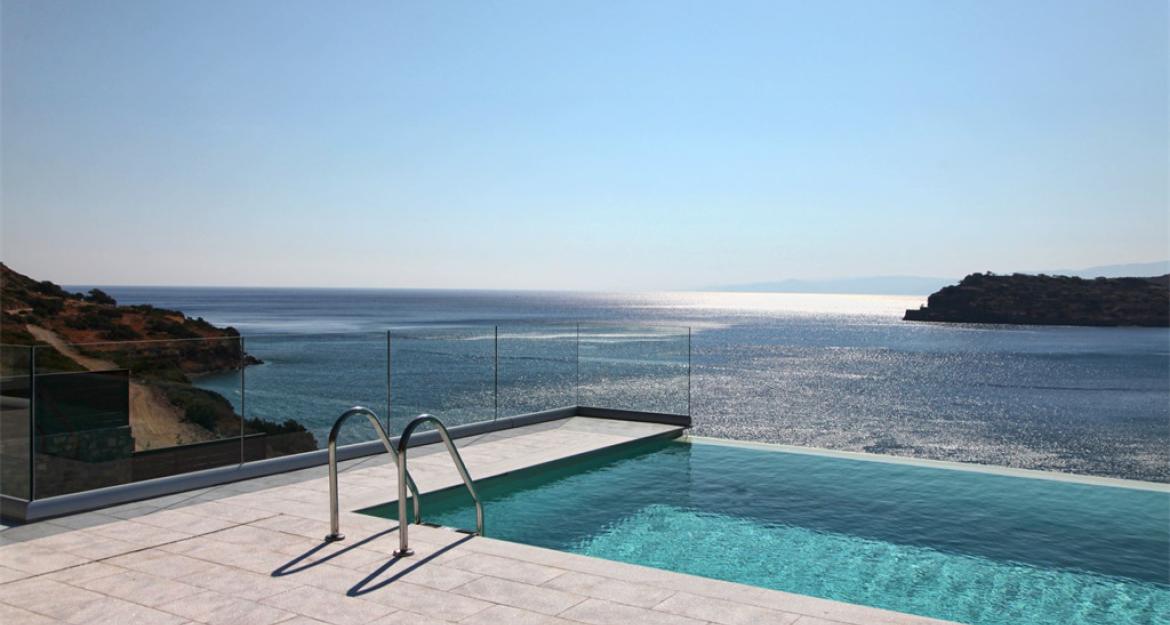 Γεμίζει εντυπωσιακές βίλες η Κρήτη (pics)