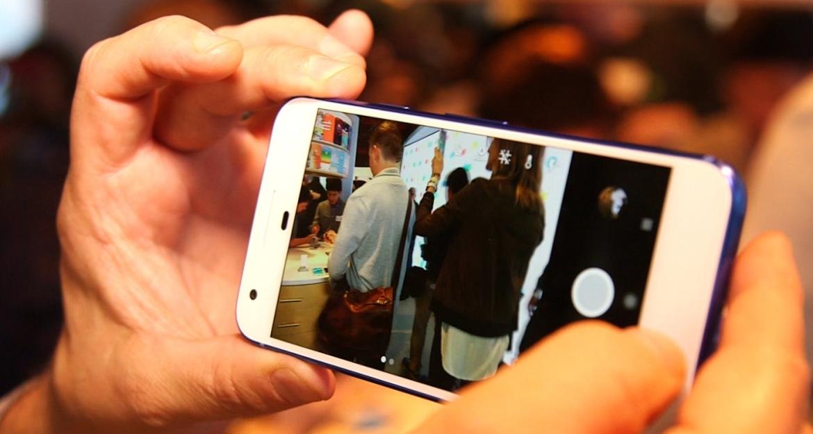 Δύο νέα smartphones ετοιμάζει η Google (pics)