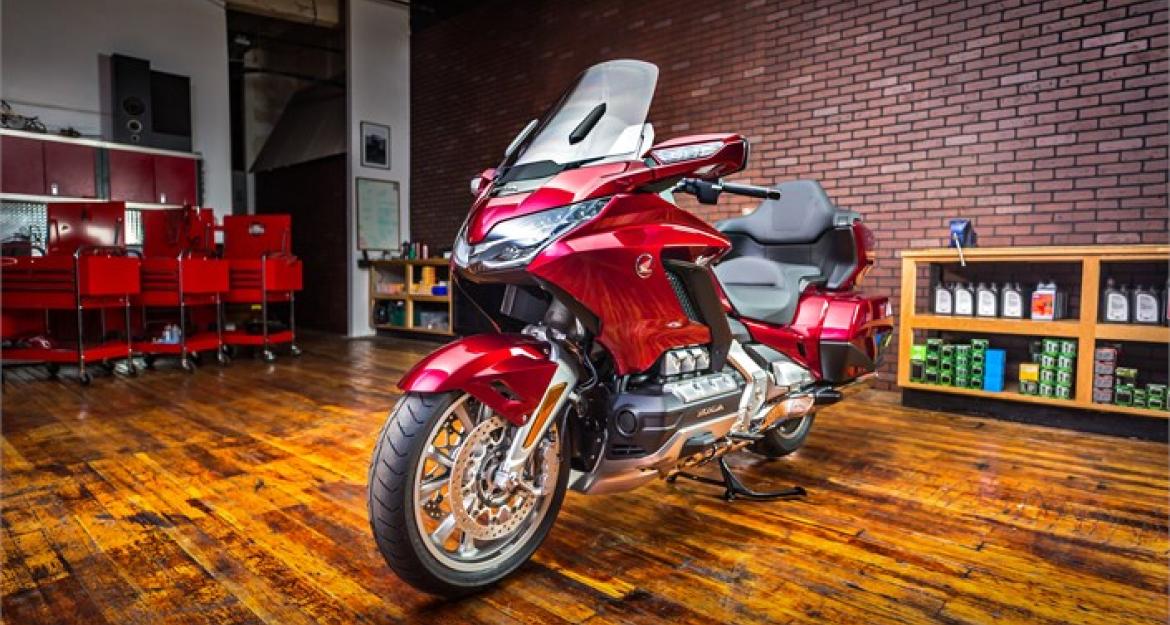 Κρουαζιερόπλοιο η νέα Honda Goldwing 1800 (pics & vid)