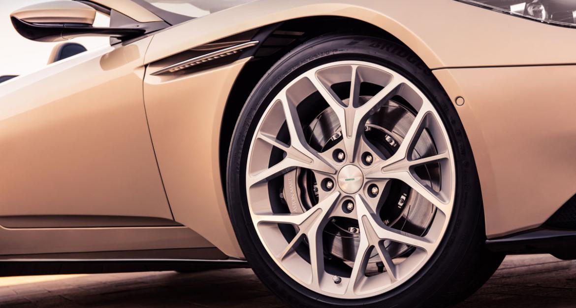 H ντίβα Aston Martin DB11 Volante (pics & vid)