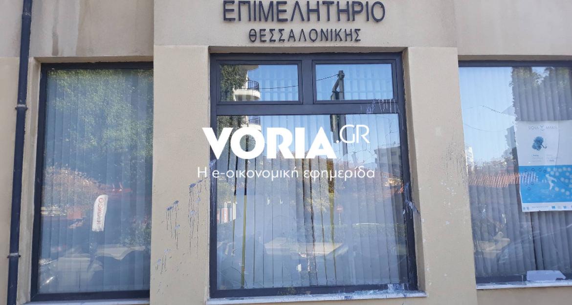 Επίθεση κουκουλοφόρων στο Ελληνο-ιταλικό Επιμελητήριο Θεσσαλονίκης (pics)