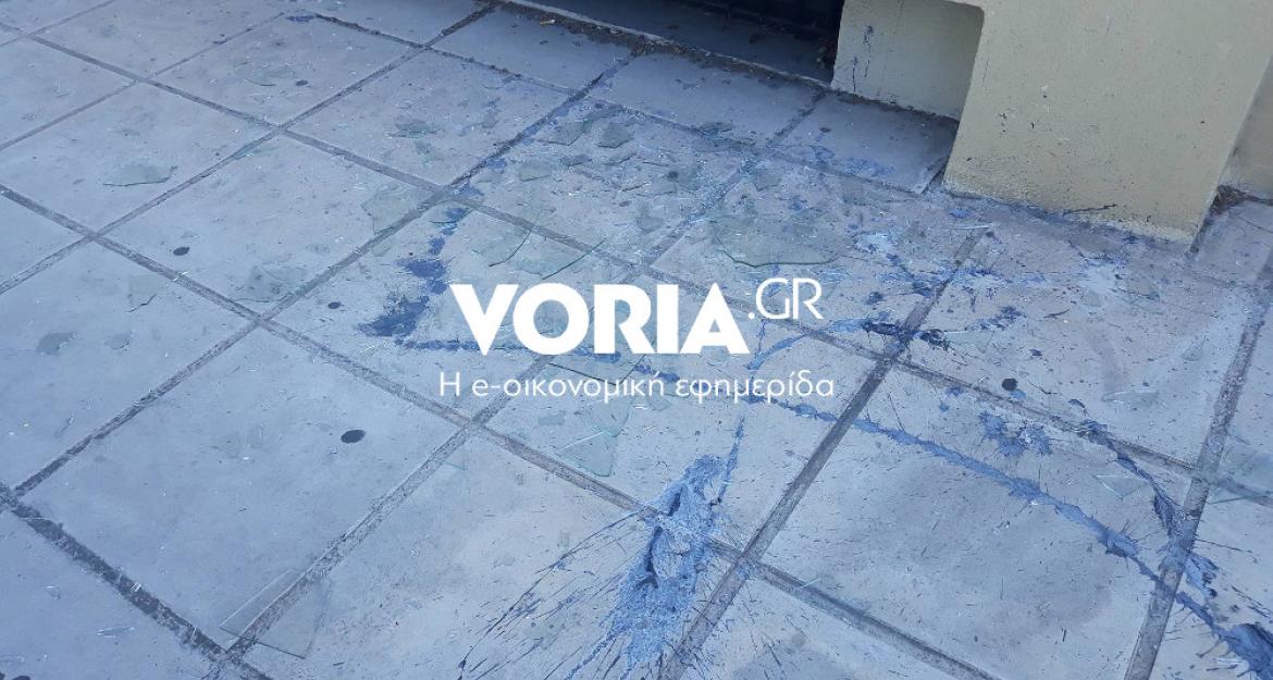 Επίθεση κουκουλοφόρων στο Ελληνο-ιταλικό Επιμελητήριο Θεσσαλονίκης (pics)