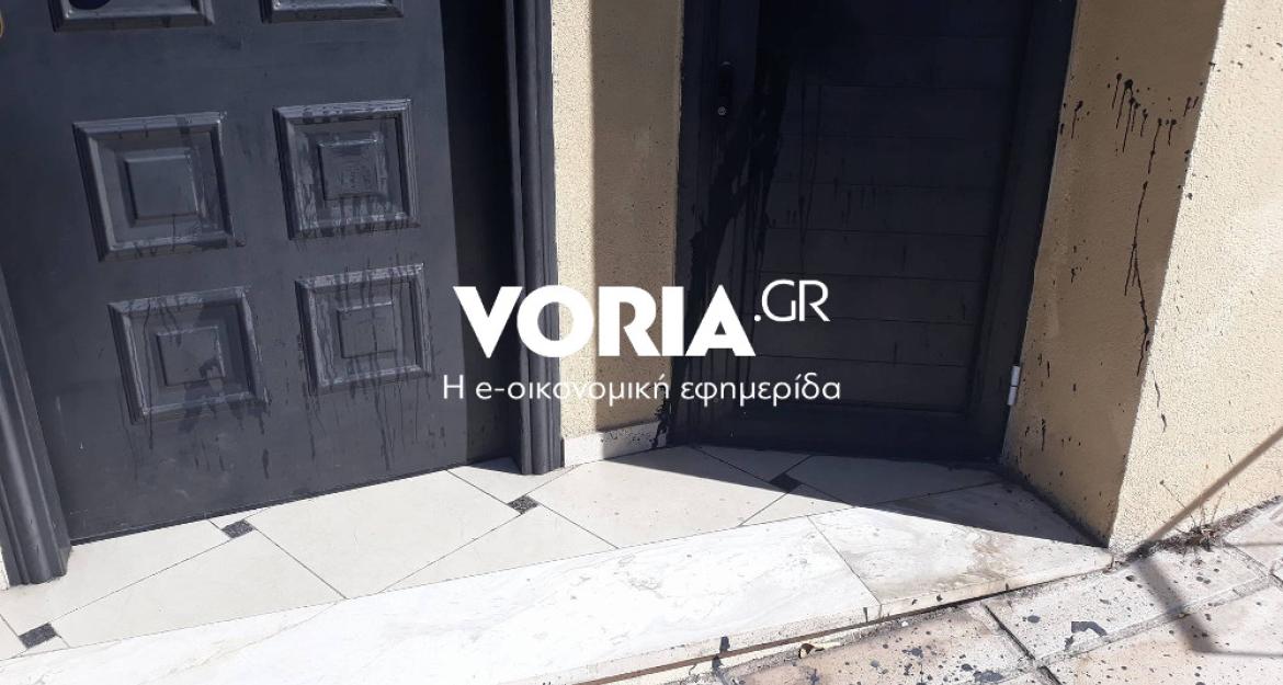 Επίθεση κουκουλοφόρων στο Ελληνο-ιταλικό Επιμελητήριο Θεσσαλονίκης (pics)