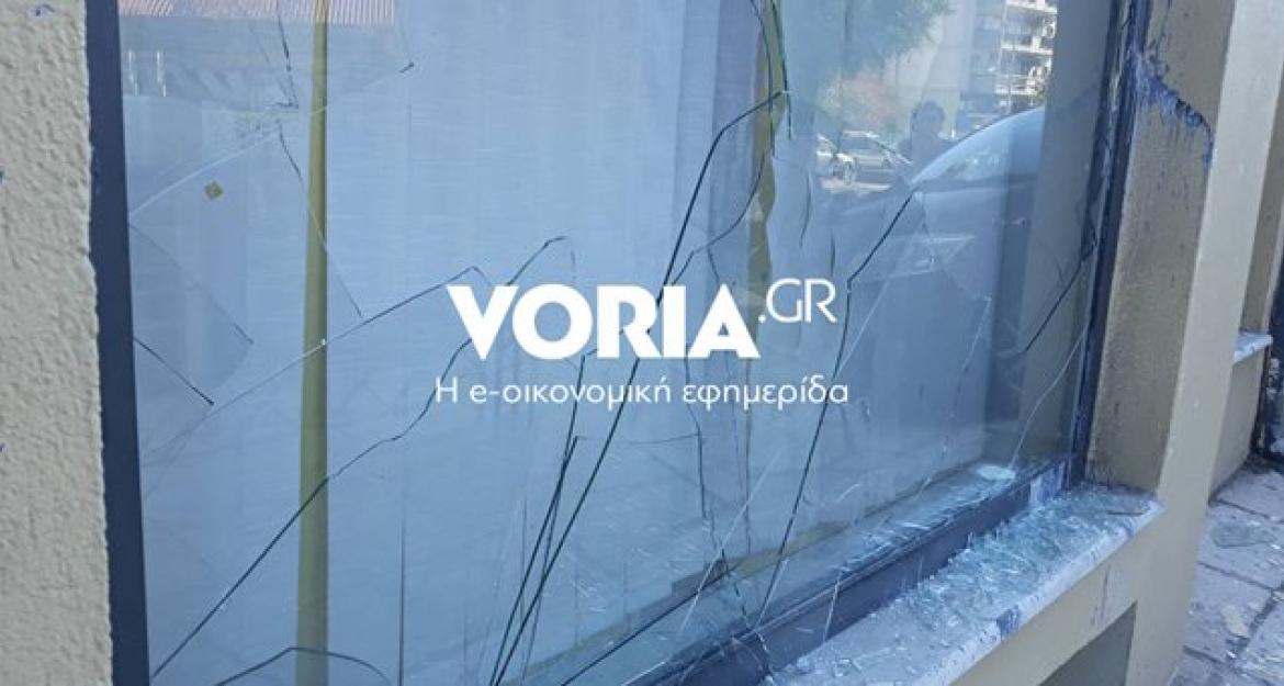 Επίθεση κουκουλοφόρων στο Ελληνο-ιταλικό Επιμελητήριο Θεσσαλονίκης (pics)