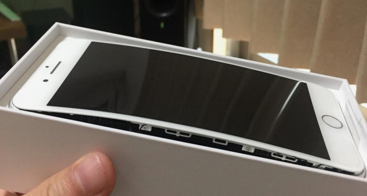 Προβλήματα για την Apple: Τα iPhone 8 Plus ανοίγουν στα δύο (pics)