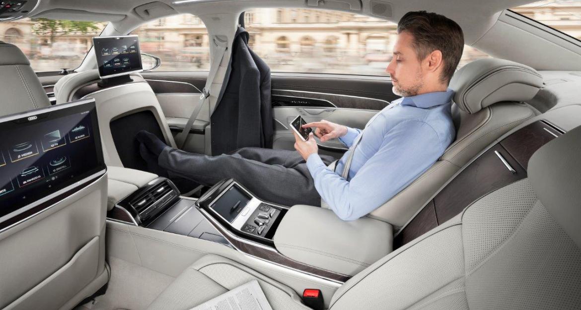 Το Audi A8 φέρνει επανάσταση (pics&vid)