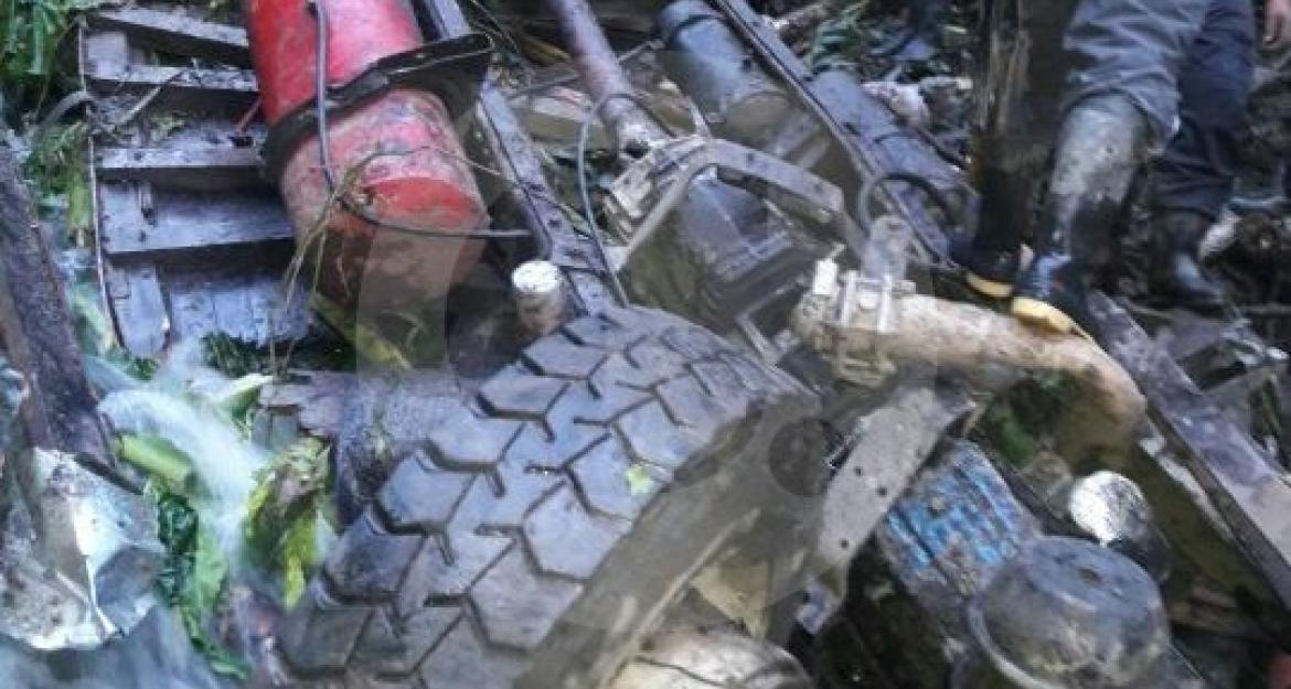 Κολομβία: 14 νεκροί από πτώση λεωφορείου σε χαράδρα (pics)