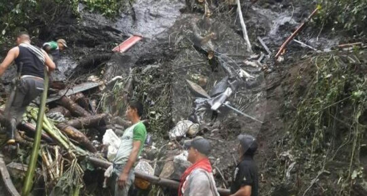 Κολομβία: 14 νεκροί από πτώση λεωφορείου σε χαράδρα (pics)