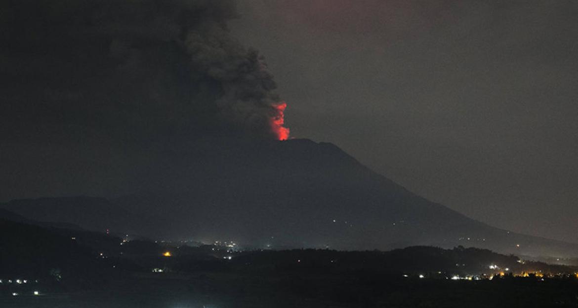 Κλειστό λόγω υφαιστείου το αεροδρόμιο στο Μπαλί (pics)