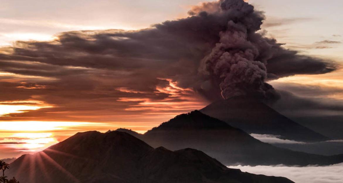 Κλειστό λόγω υφαιστείου το αεροδρόμιο στο Μπαλί (pics)