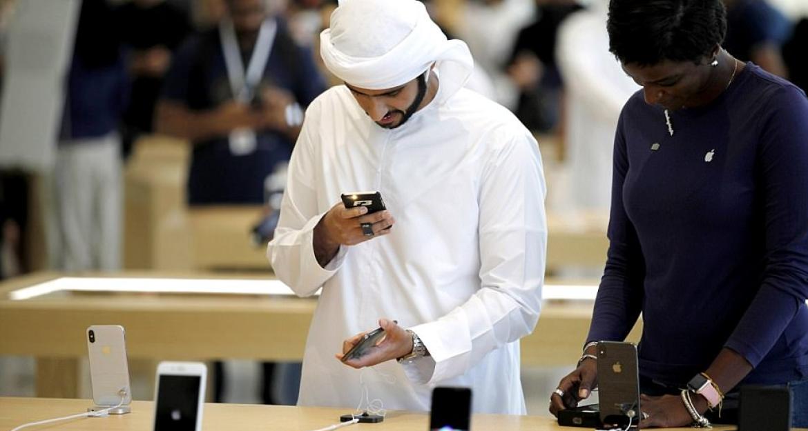 Τεράστιες ουρές για το νέο iPhone X (pics)