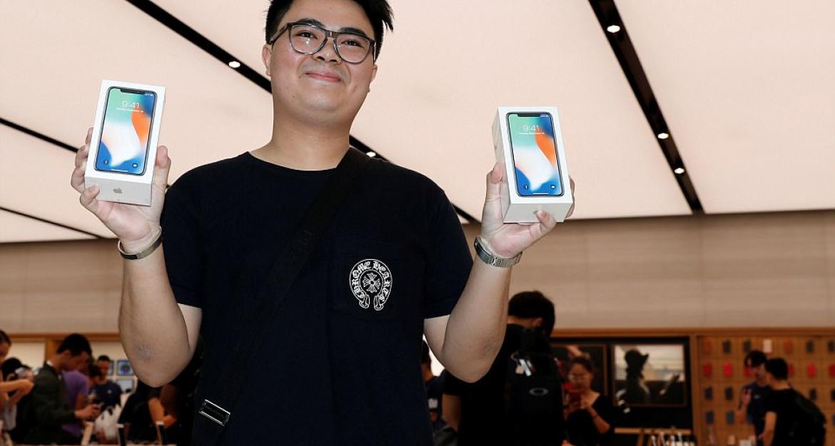 Τεράστιες ουρές για το νέο iPhone X (pics)