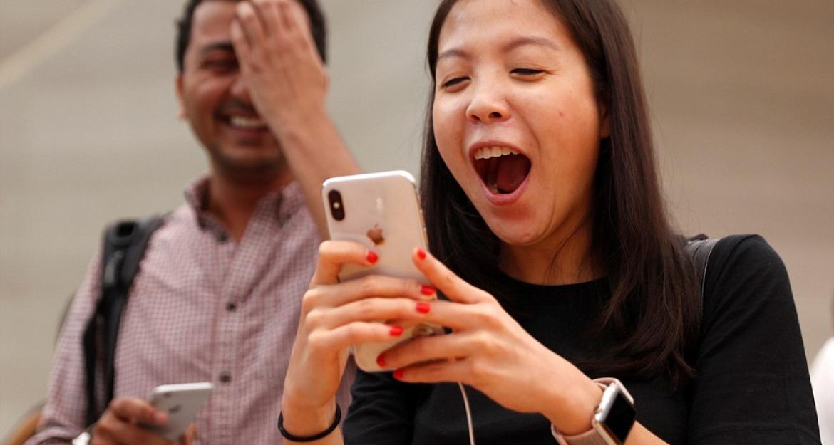 Τεράστιες ουρές για το νέο iPhone X (pics)
