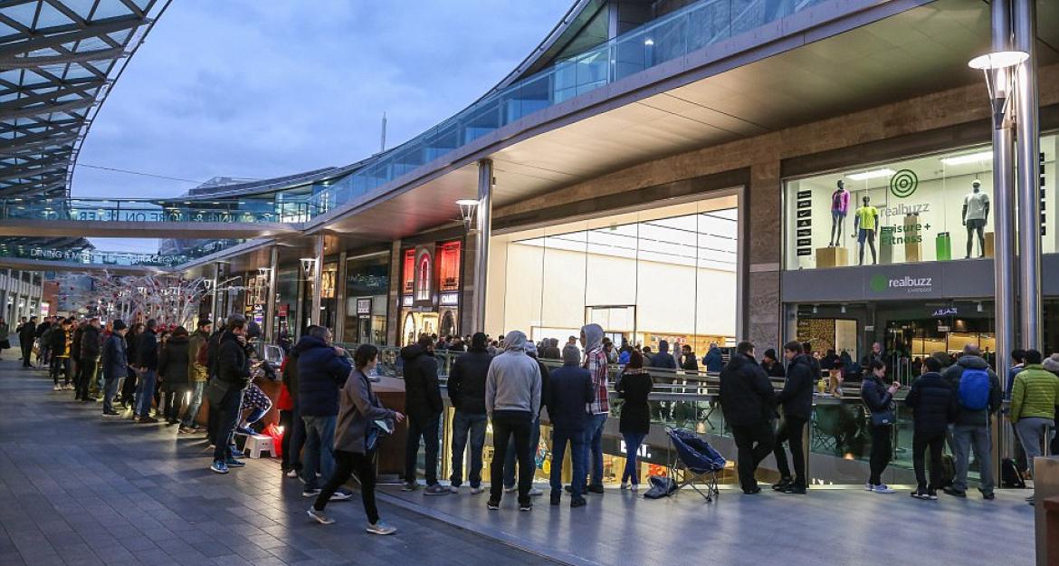 Τεράστιες ουρές για το νέο iPhone X (pics)