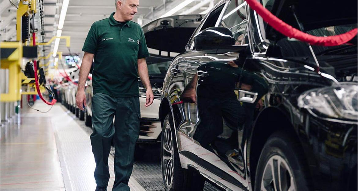 O Μουρίνιο «έπιασε δουλειά» στη Jaguar (pics & vid)