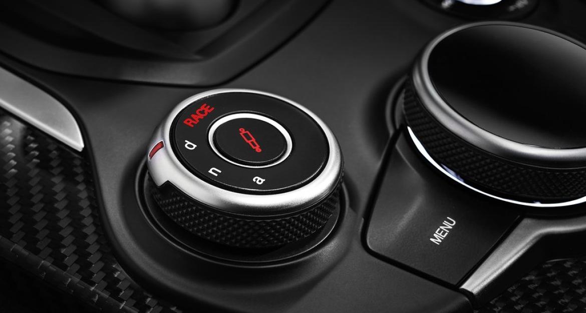 Alfa Romeo Stelvio Quadrifoglio, ο γητευτής της Cayenne (pics & vid)