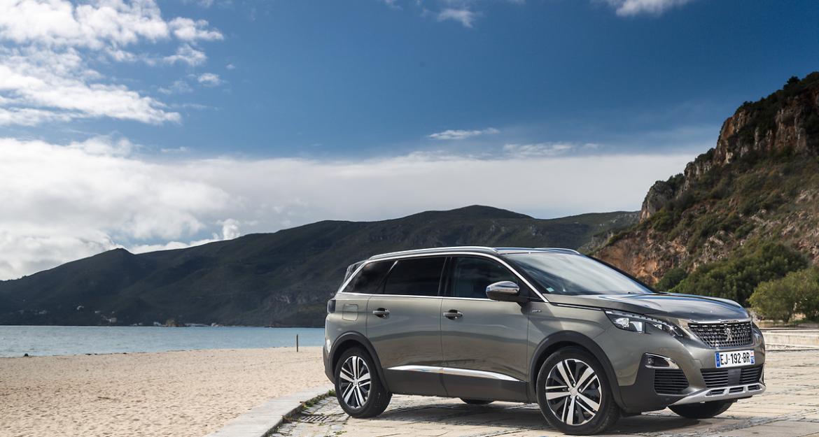 Το πολυτάλαντο Peugeot 5008, από 25.900 ευρώ (pics & vid)