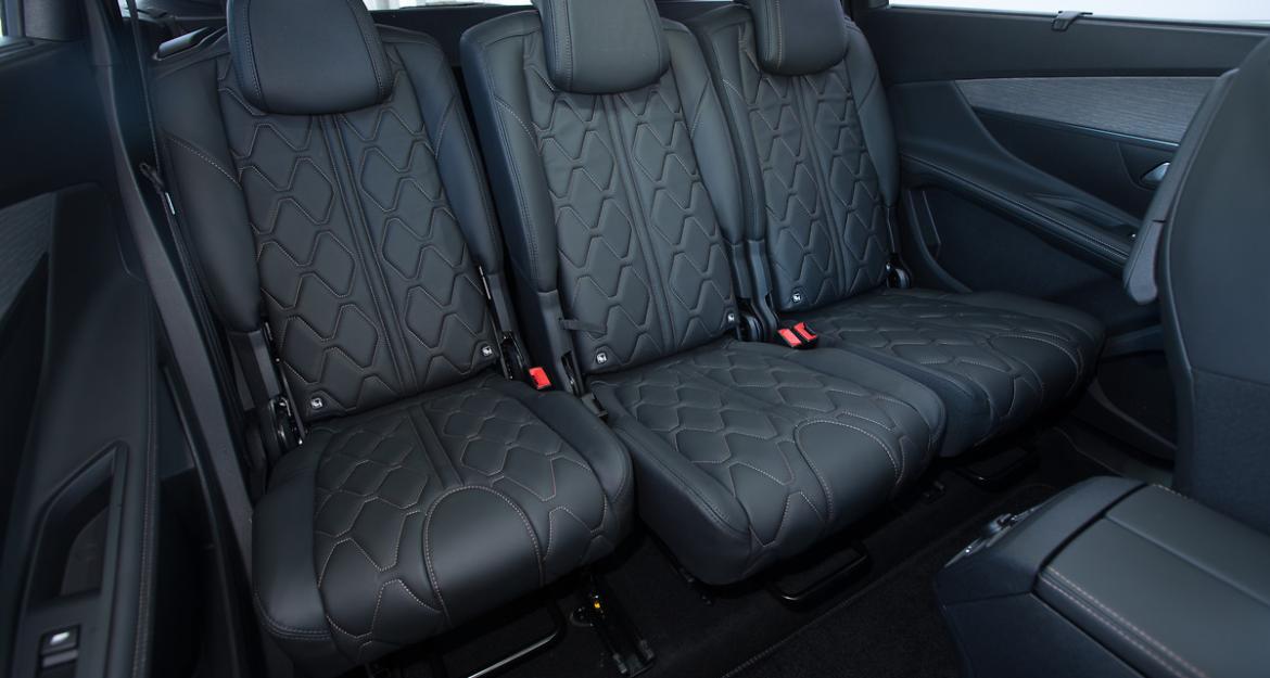 Το πολυτάλαντο Peugeot 5008, από 25.900 ευρώ (pics & vid)