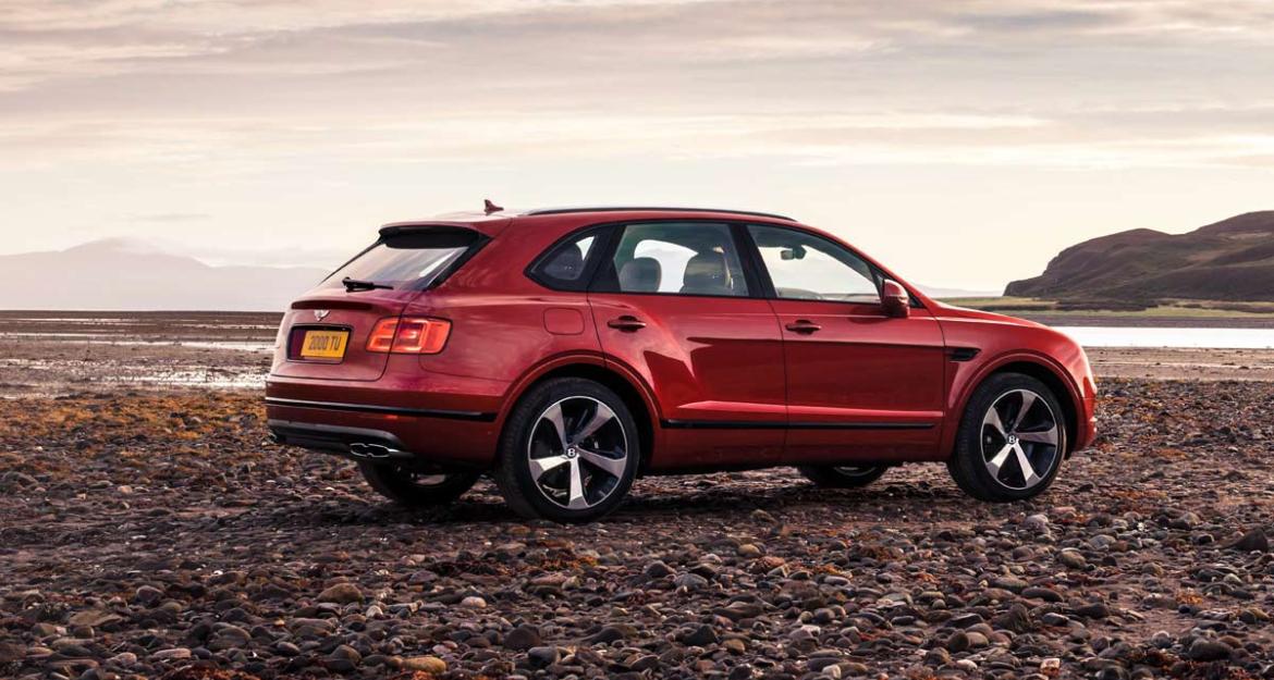 Πιο προσιτή αλλά θηριώδης η Bentley Bentayga V8 (pics & vid)
