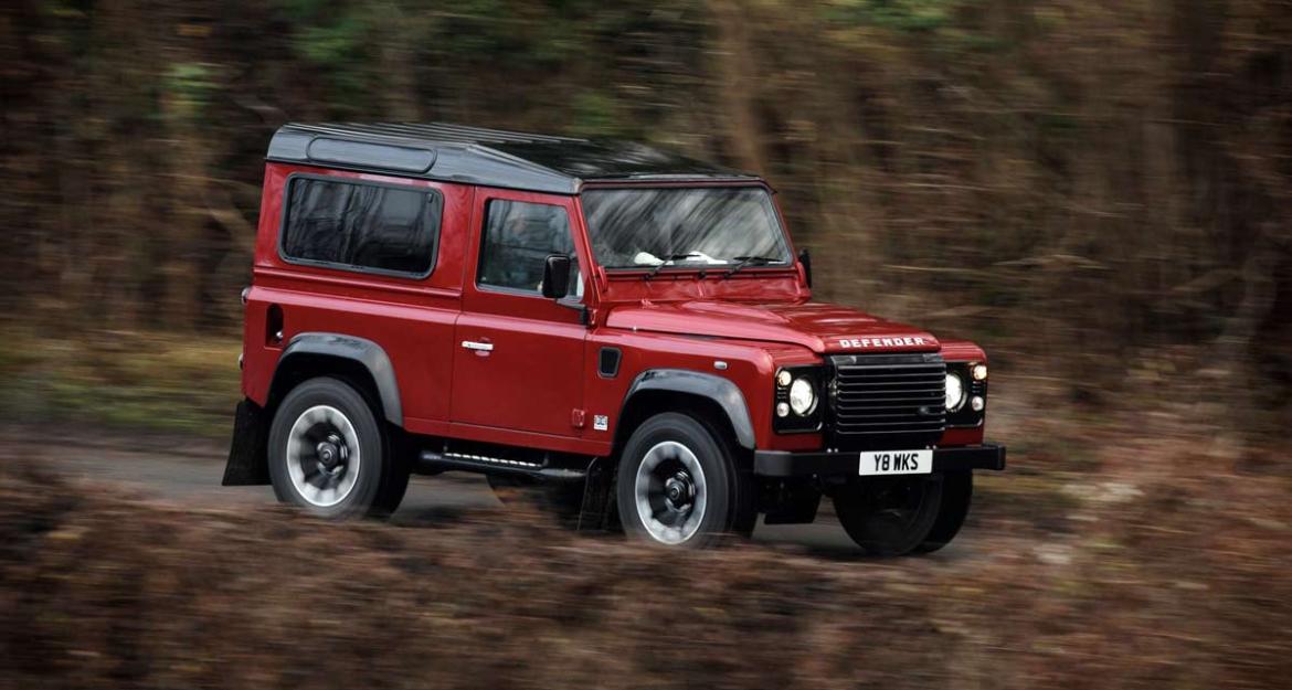 Αναστήθηκε το Land Rover Defender (pics & vid)
