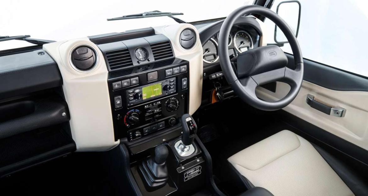 Αναστήθηκε το Land Rover Defender (pics & vid)