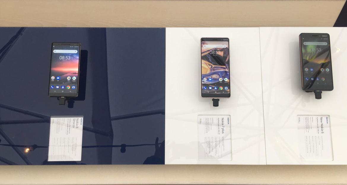 Το θρυλικό 8110 με το πορτάκι ξαναβγάζει η Nokia (pics & vid)