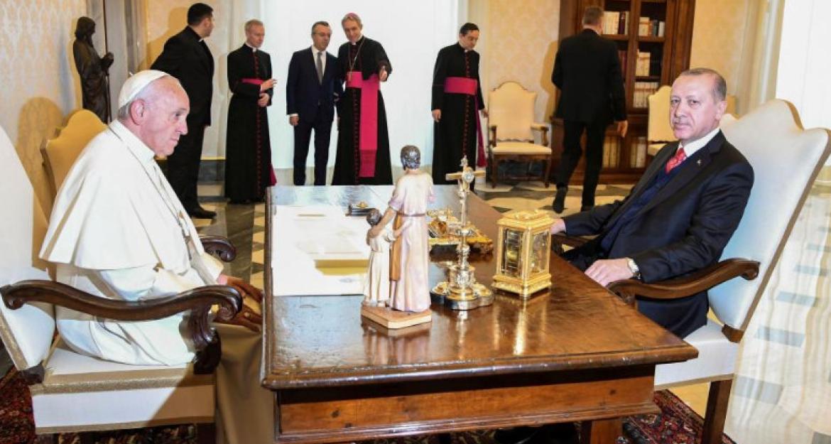 Σε πολύ καλό κλίμα η συνάντηση Ερντογάν-Πάπα Φραγκίσκου (pics)