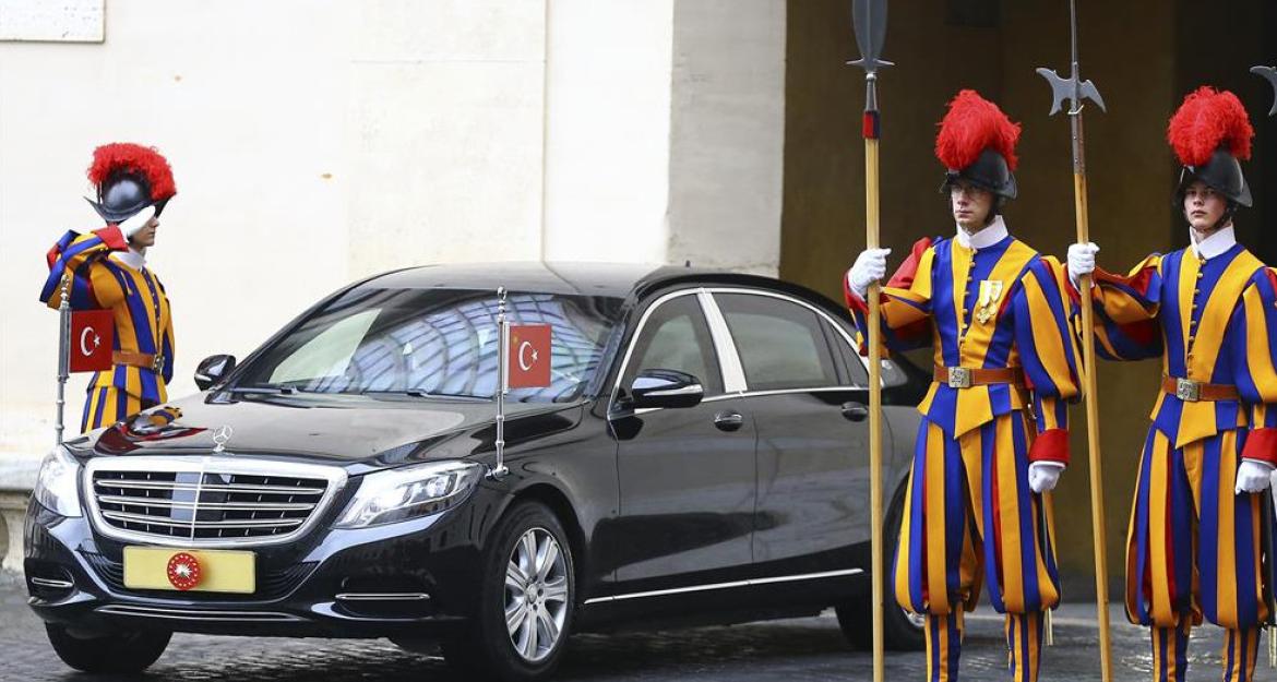 Σε πολύ καλό κλίμα η συνάντηση Ερντογάν-Πάπα Φραγκίσκου (pics)