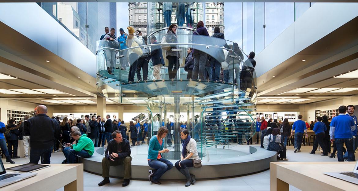 Φεύγει ο «κύβος» της Apple από το Μανχάταν (pics)