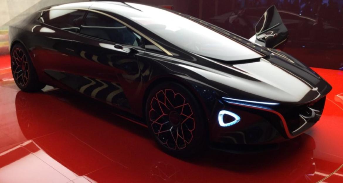 H «διαστημική» Aston Martin μας ταξιδεύει στο μέλλον (pics)