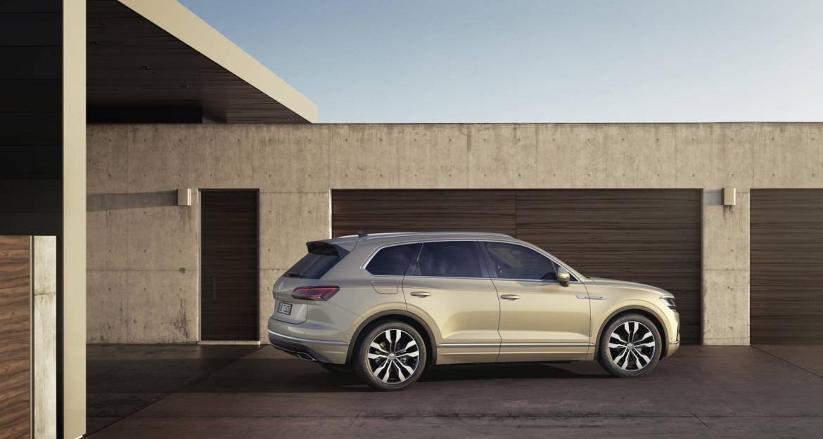 Περισσότερη τεχνολογία, λιγότερο βάρος για το νέο VW Touareg (pics & vid)