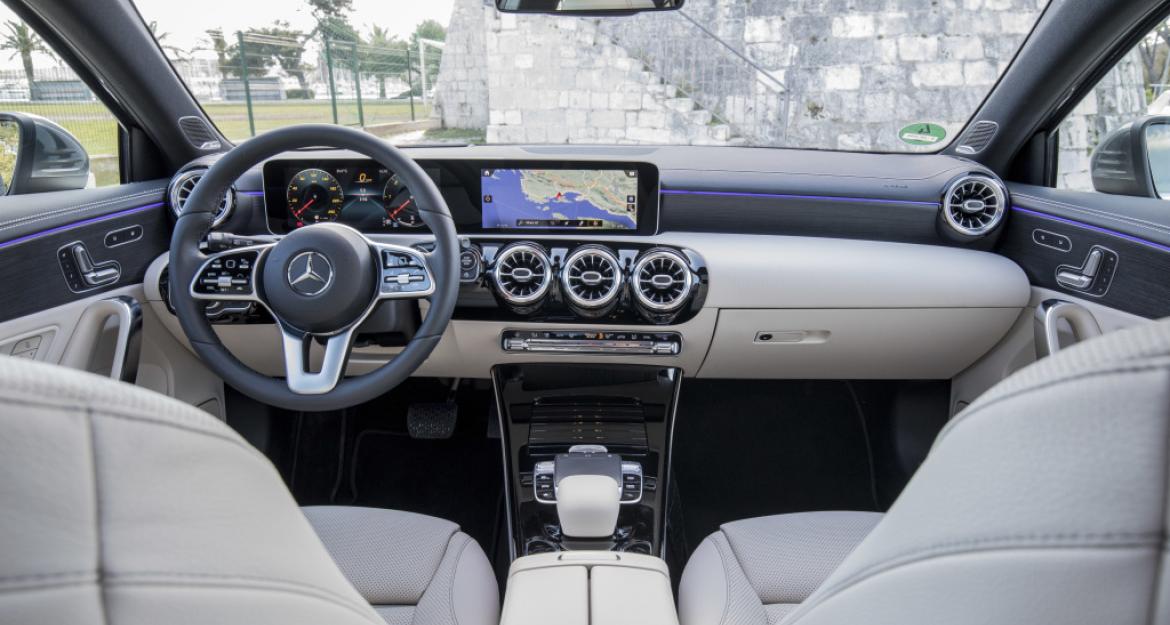 Ποθητή και «έξυπνη» η νέα Mercedes A-Class (pics & vid)