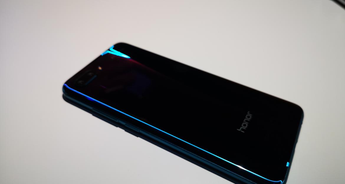 Αυτό είναι το νέο κινητό Honor 10 (pics)