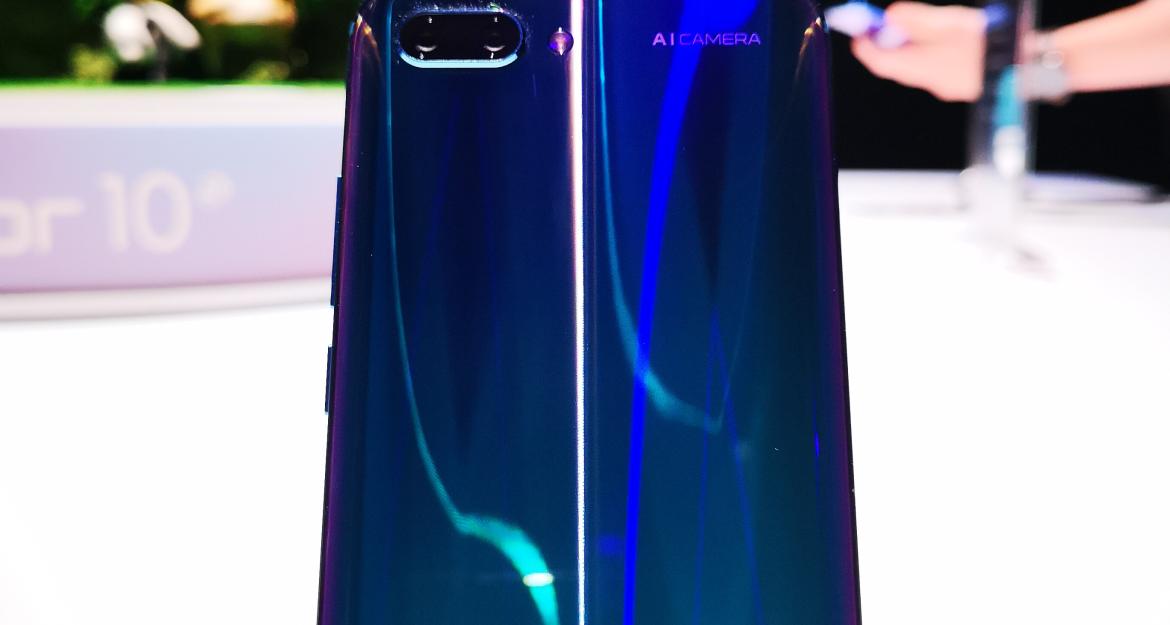 Αυτό είναι το νέο κινητό Honor 10 (pics)