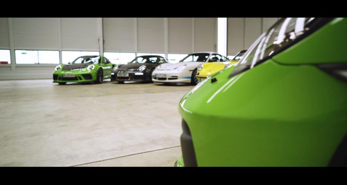Eπτά γενιές Porsche 911 GT3 στη Μέκκα της ταχύτητας (vid)