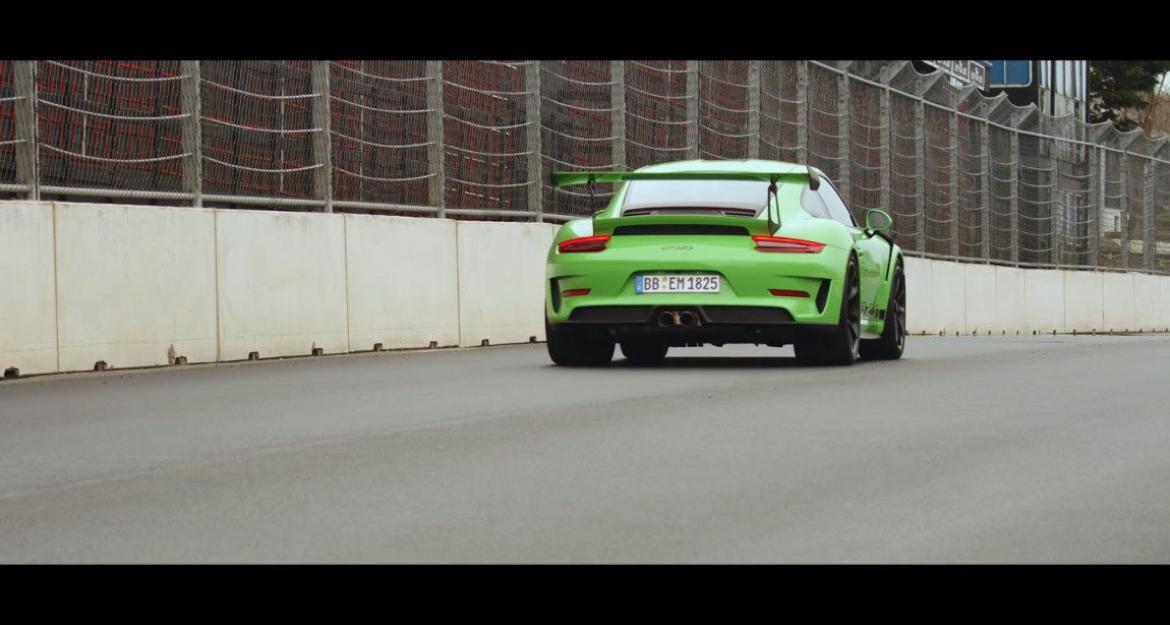 Eπτά γενιές Porsche 911 GT3 στη Μέκκα της ταχύτητας (vid)