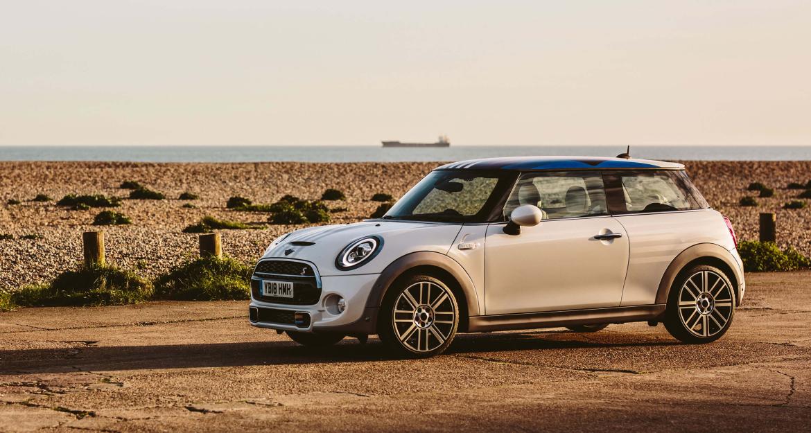 MINI δώρο σε Πρίγκιπα Χάρι και Μέγκαν Μαρκλ για τον γάμο τους!