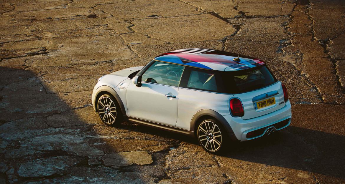 MINI δώρο σε Πρίγκιπα Χάρι και Μέγκαν Μαρκλ για τον γάμο τους!