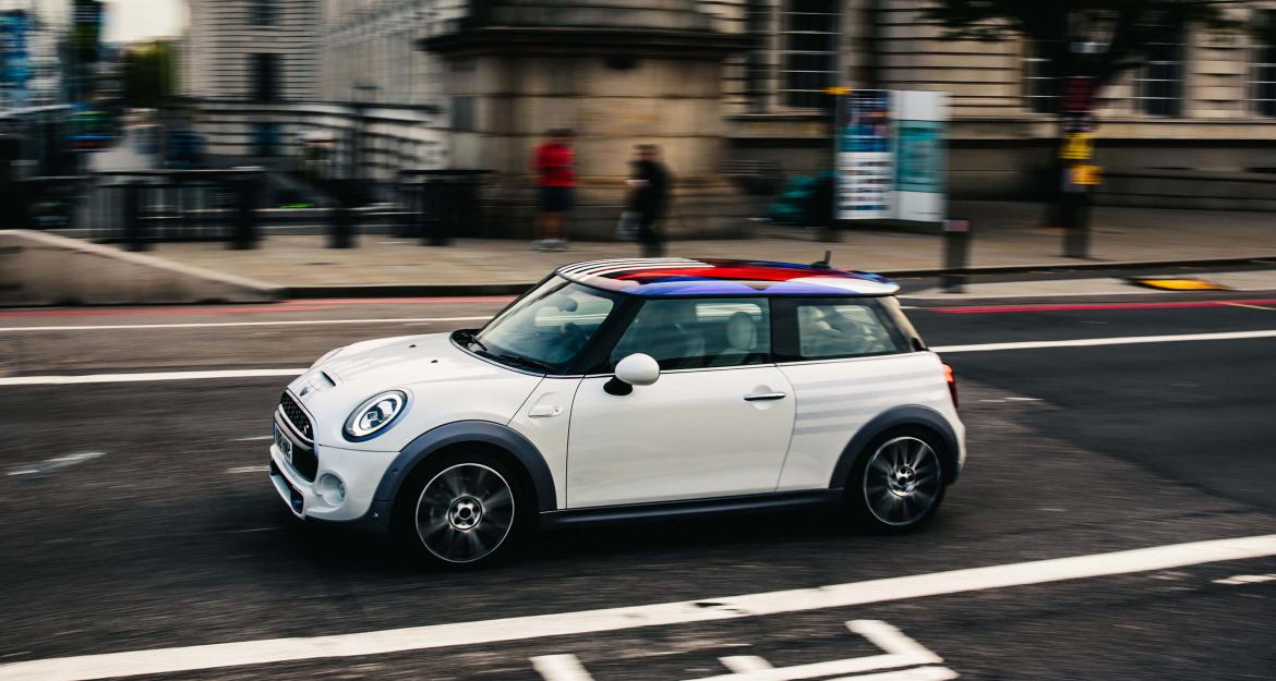 MINI δώρο σε Πρίγκιπα Χάρι και Μέγκαν Μαρκλ για τον γάμο τους!