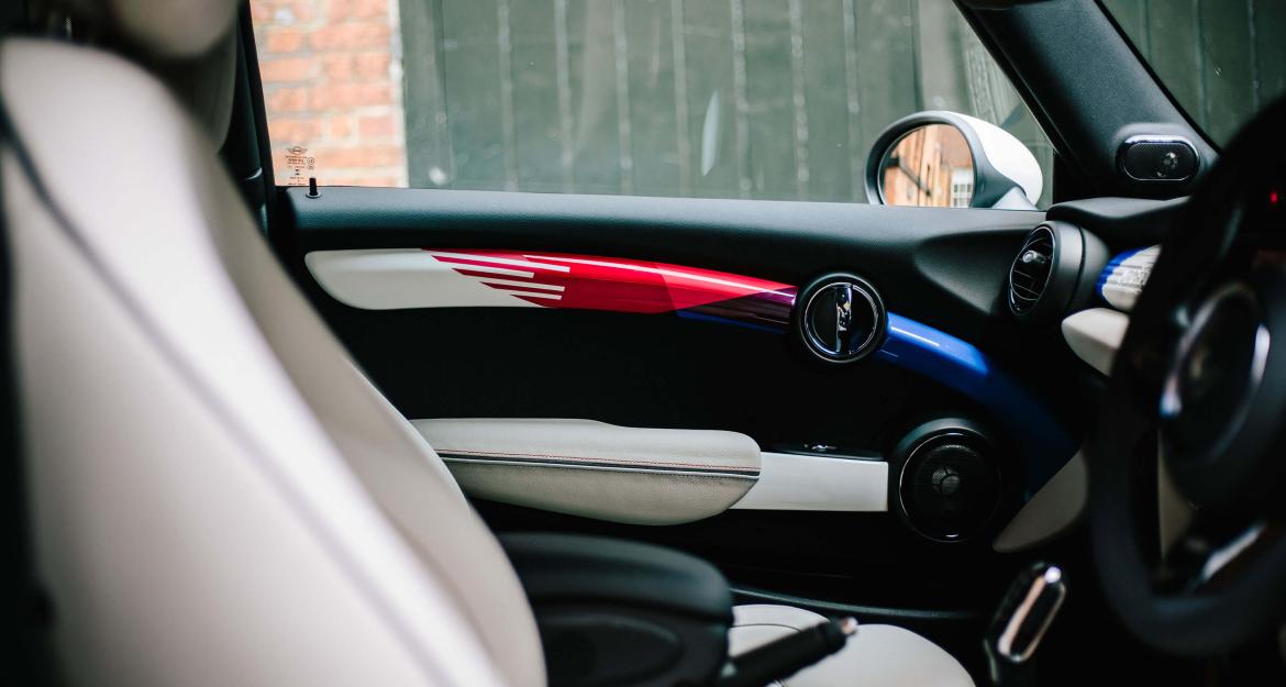 MINI δώρο σε Πρίγκιπα Χάρι και Μέγκαν Μαρκλ για τον γάμο τους!