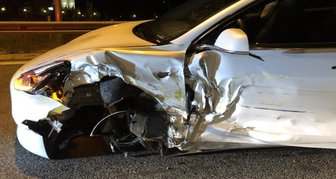 To πρώτο ατύχημα με Tesla στην Ελλάδα (pics)